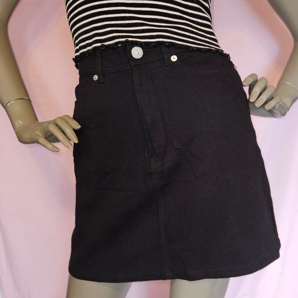 H&M Divided Denim Skirt Sz 2